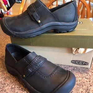 Kaci Slip-Ons Black Keens